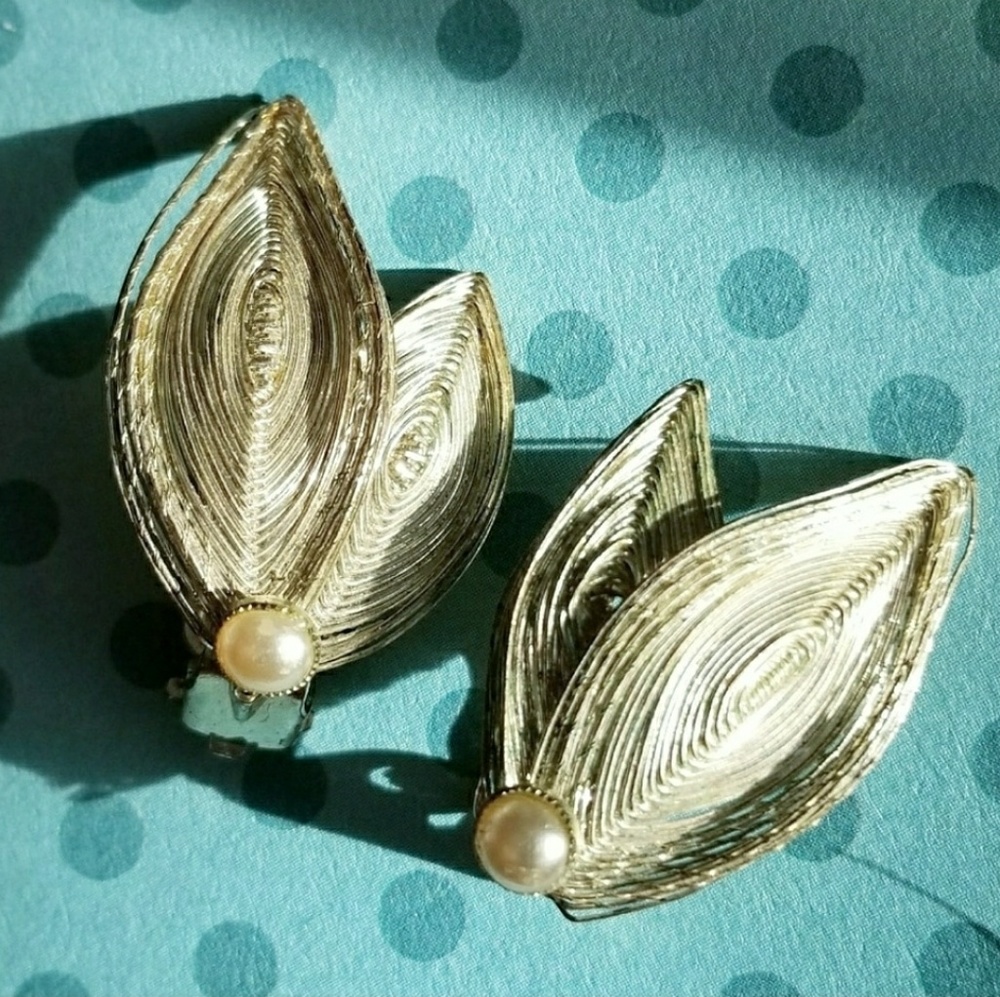 Vintage earrings leaf pearl silver tone wire clip earrings pearlcore